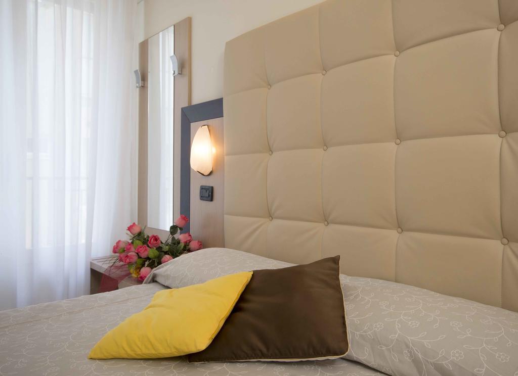 Hotel Veliero Rimini Oda fotoğraf