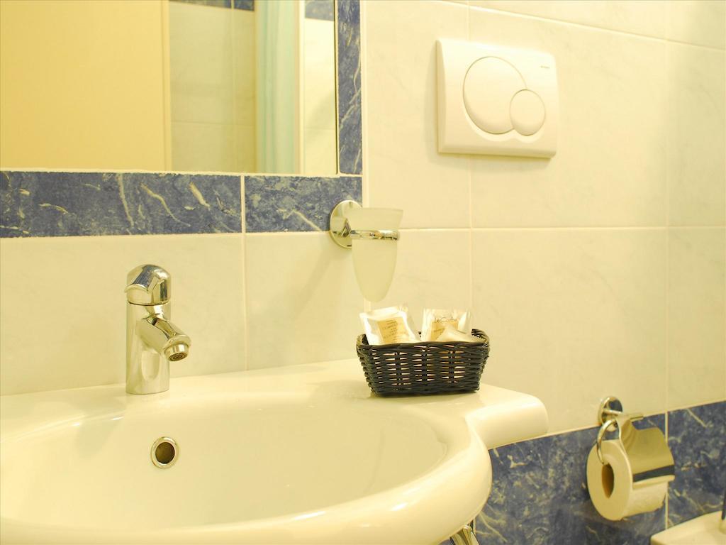 Hotel Veliero Rimini Oda fotoğraf