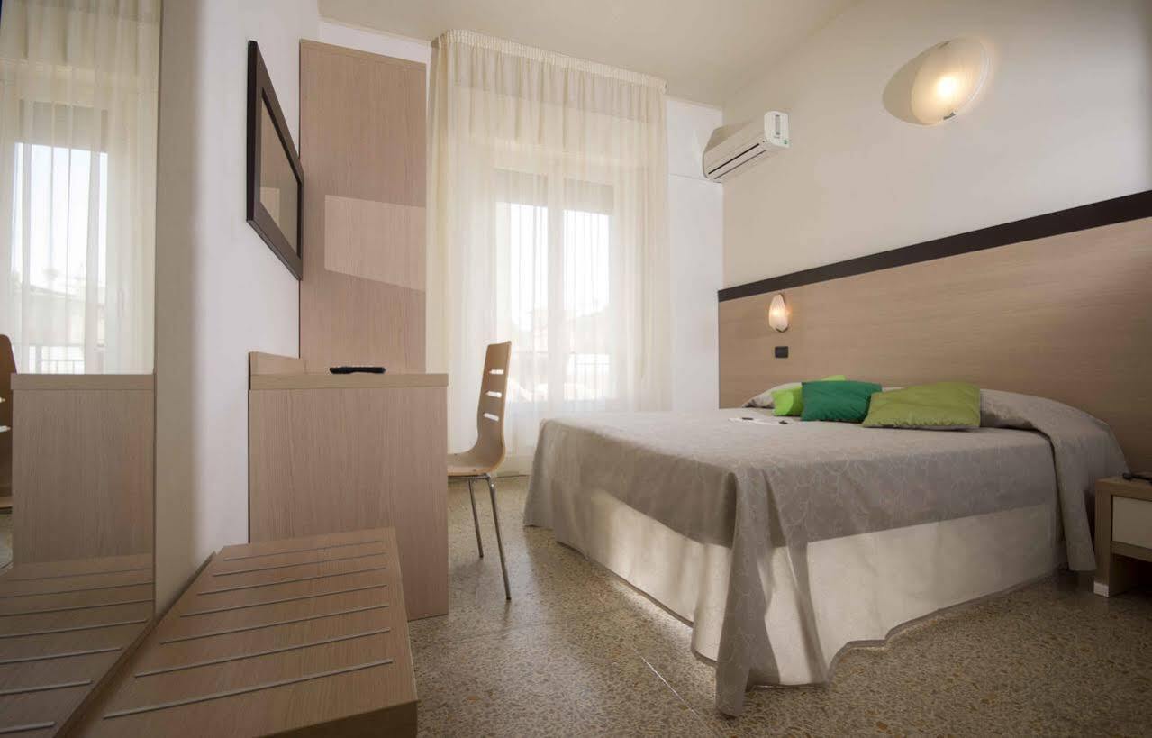 Hotel Veliero Rimini Dış mekan fotoğraf